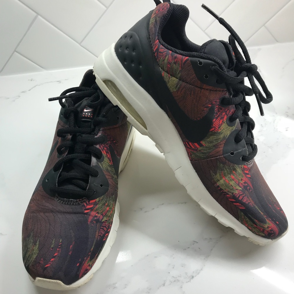 Awesome Nike rainforest tennis shoes EUC
